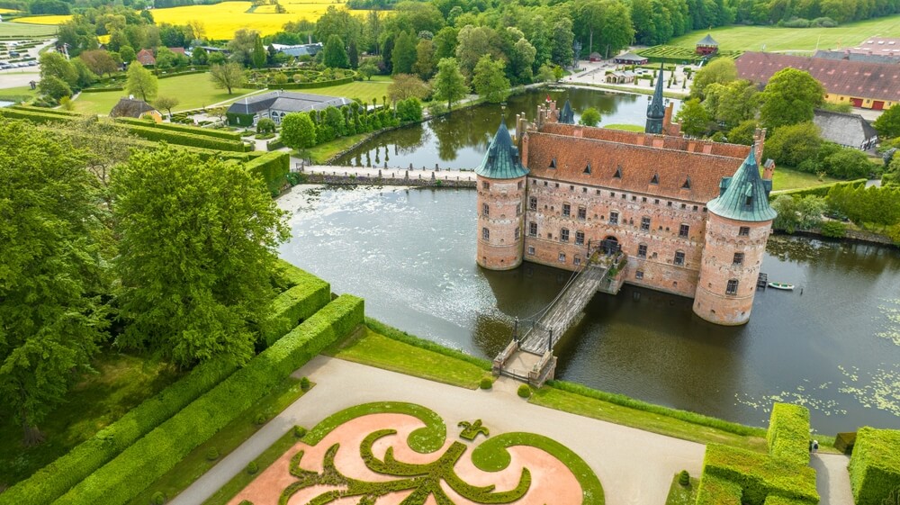 Le château d’Egeskov sur l'île de Fionie au Danemark ©Shutterstock