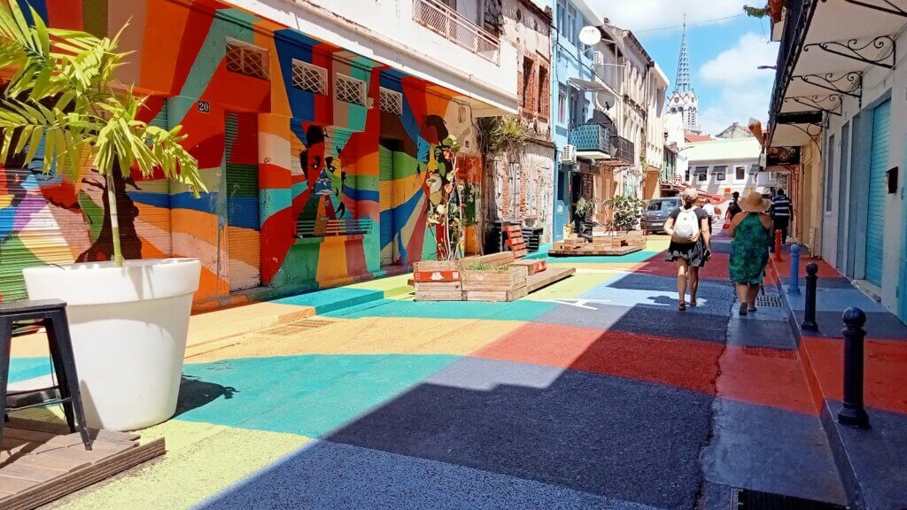 Arpentez les rues colorées de Fort-de-France ©Mindtrip