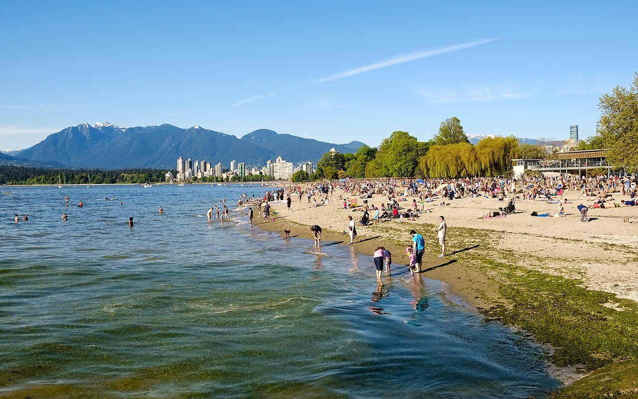 Profitez d'un coucher de soleil du la plage de Kitsilano Beach ©Open Water Data