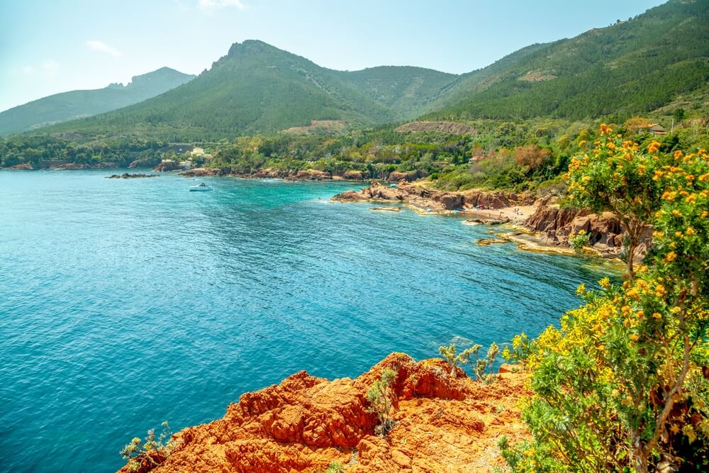 Randonner entre Saint-Raphaël et Cannes dans le massif de l'Esterel © Shutterstock