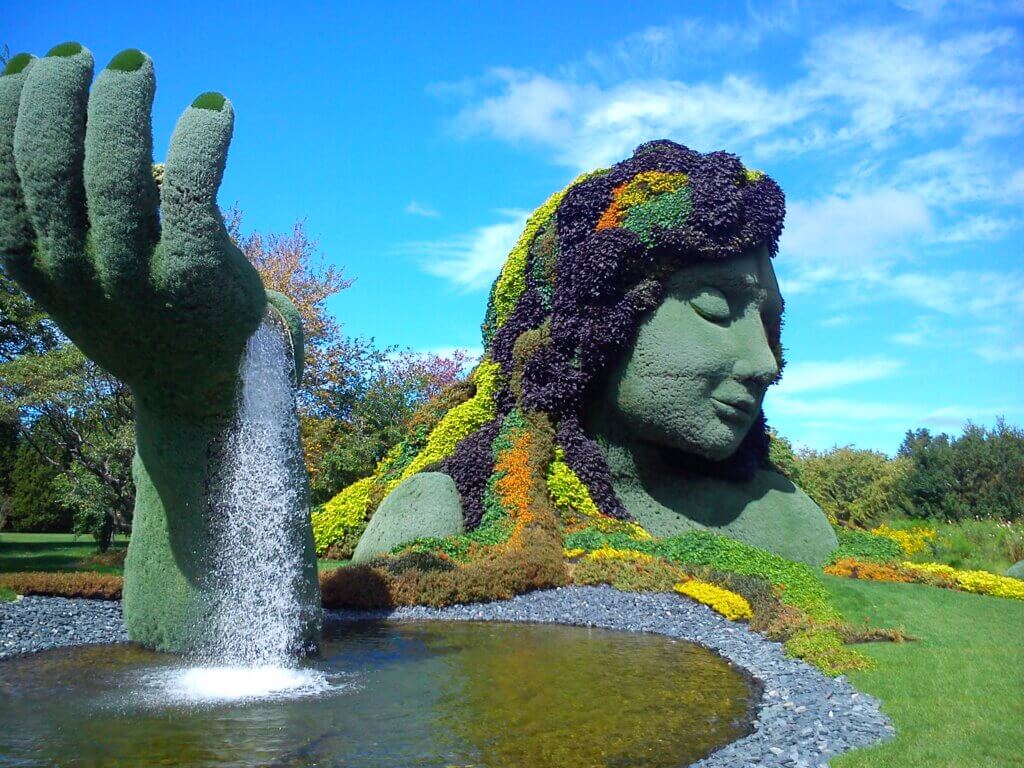 Partez à la découverte de la Terre-Mère, une sculpture végétale installée au Jardin Botanique de Montréal ©Shutterstock