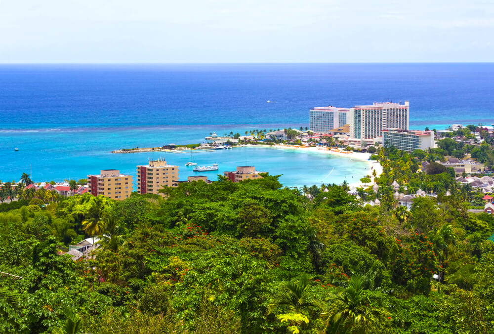 La ville de Ocho Rios en Jamaïque dans les Antilles ©Shutterstock
