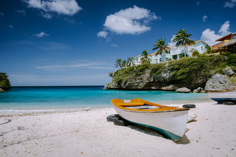 Visitez la plage du lagon de Cliff, sur l'île de Curaçao dans les Antilles ©Shutterstock