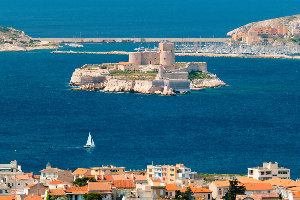 Découvrez le Château d'If au abord de Marseille ©Shutterstock