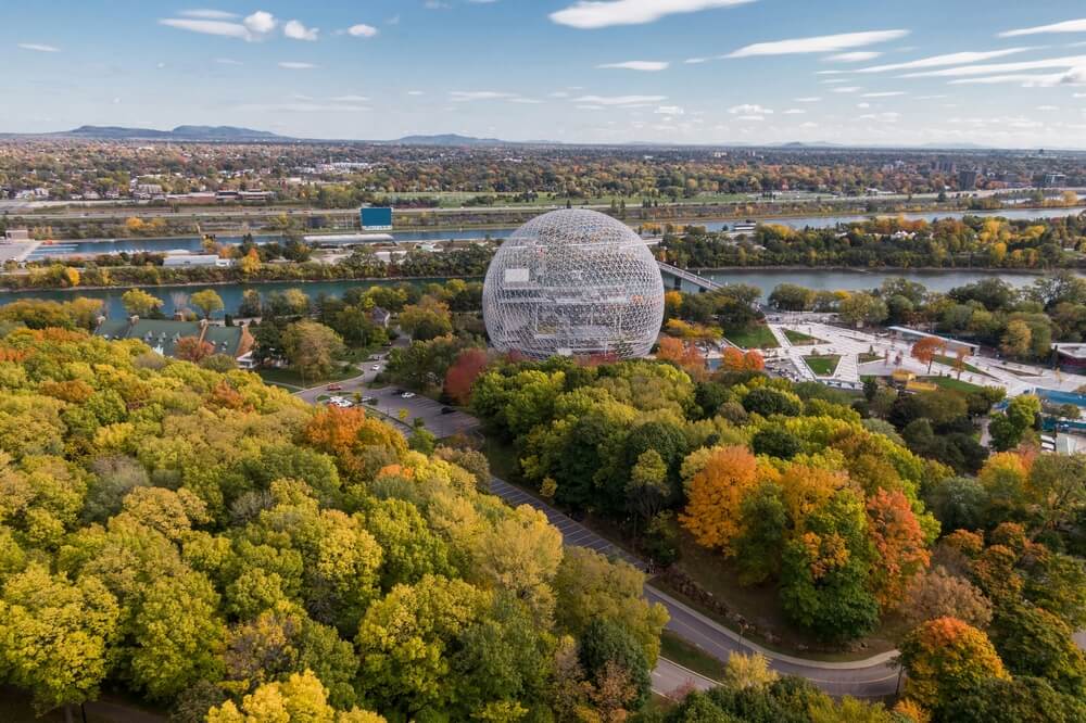 Vue aérienne du Parc Jean-Drapeau en automne ©Shutterstock