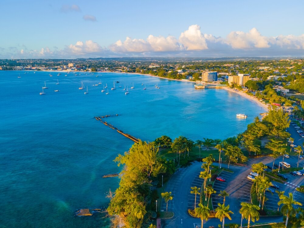 Découvrez Bridgetown et la plage de Carlisle Bay, sur l'île Barbade aux Antilles ©Shutterstock