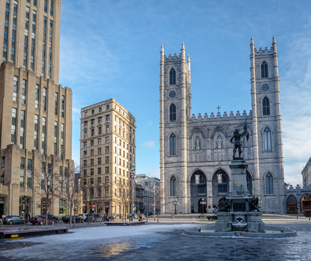 La Basilique Notre-Dame de Montréal, monument célèbre du Vieux Montréal ©Shutterstock