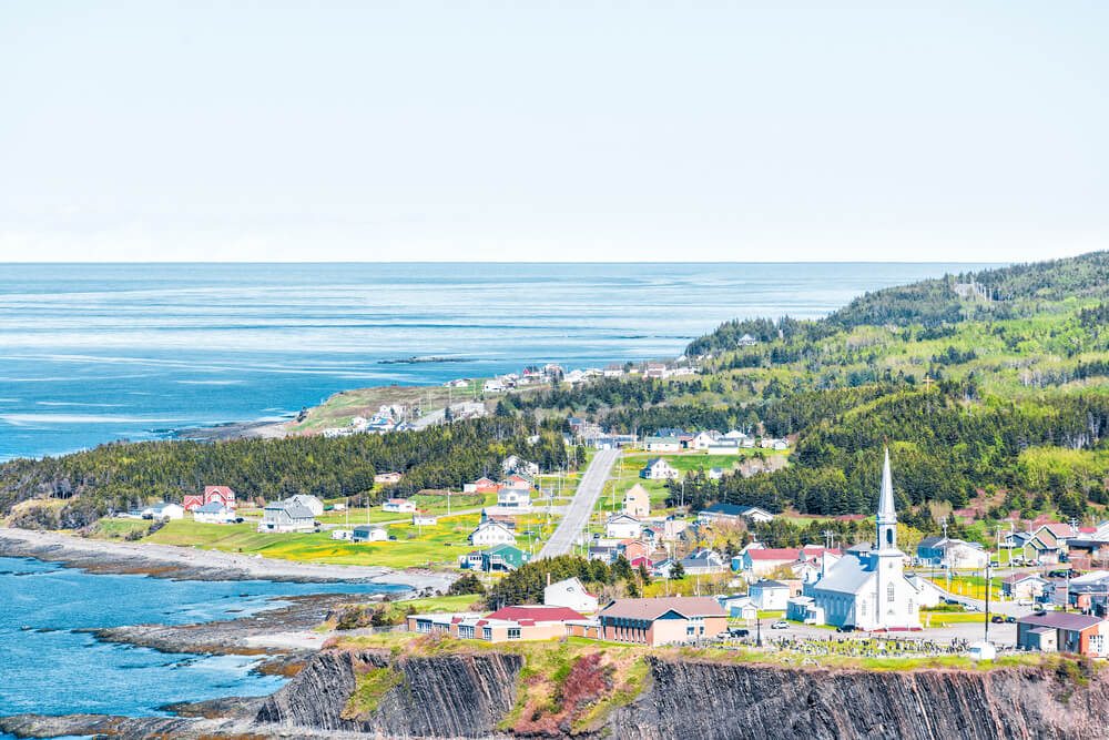 Le village de Grande-Vallée dans la région de Gaspésie ©Shutterstock