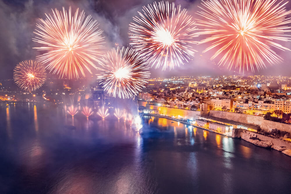 Venez admirer les superbe feux d'artifices tirés à Malte  ©Shutterstock 