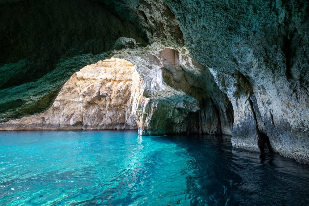 La Blue Grotto au sud de Malte est un ensemble de grottes marines ©Shutterstock