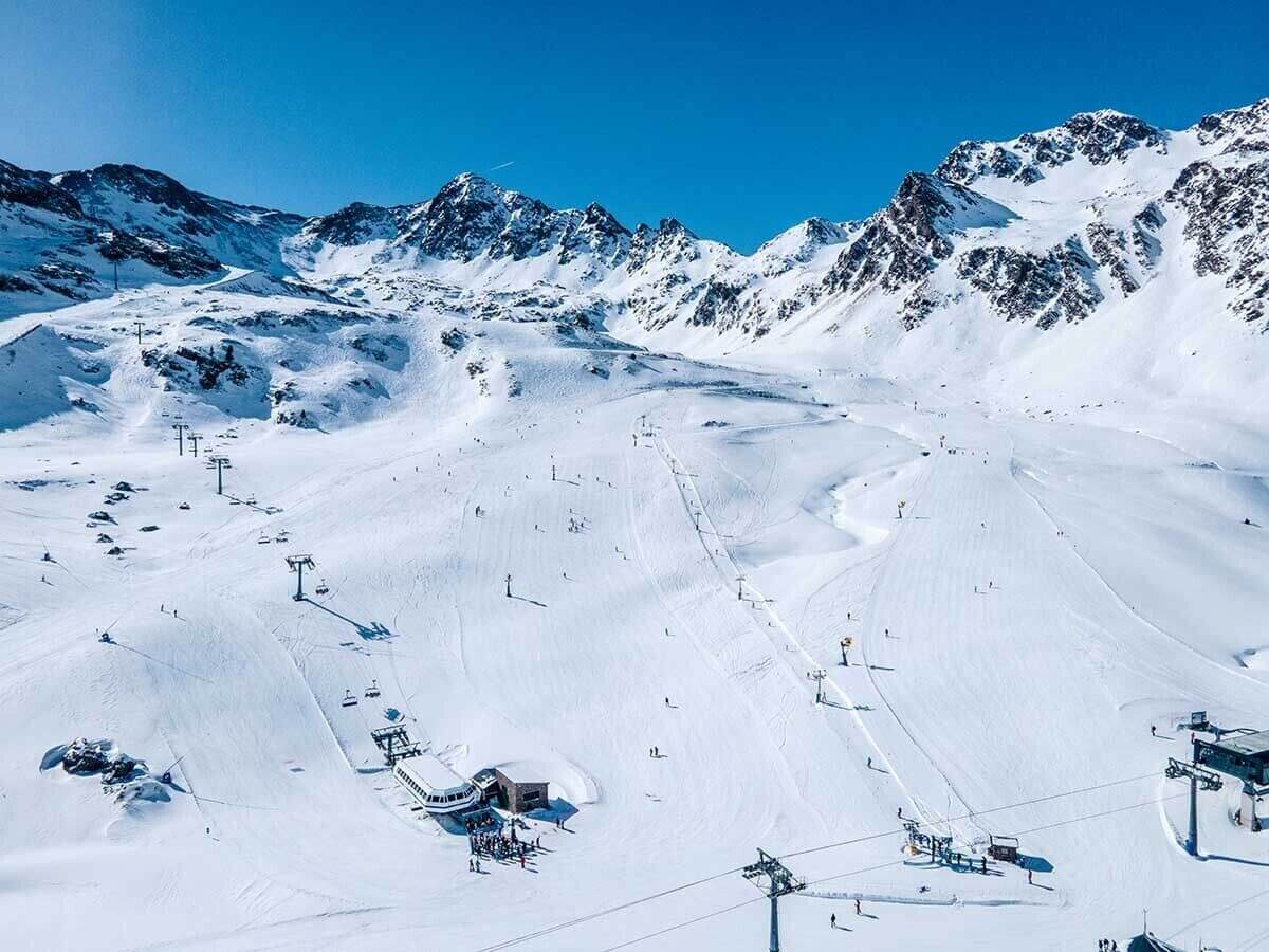 Skiez à Vallnord, dans la station Ordino-Arcalís ©Nevasport