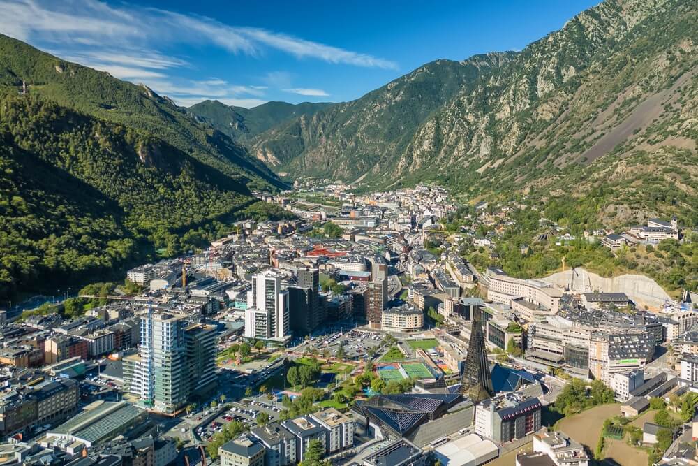 Capitale la plus haute d’Europe, Andorre-la-Vieille combine modernité et tradition ©Shutterstock