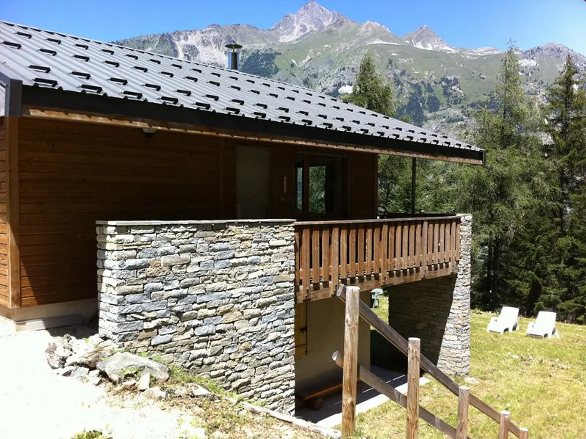 Le Chalet Normalie de 96m² peut accueillir jusqu'à 12 personnes © Chalet Normalie 100 / Toploc