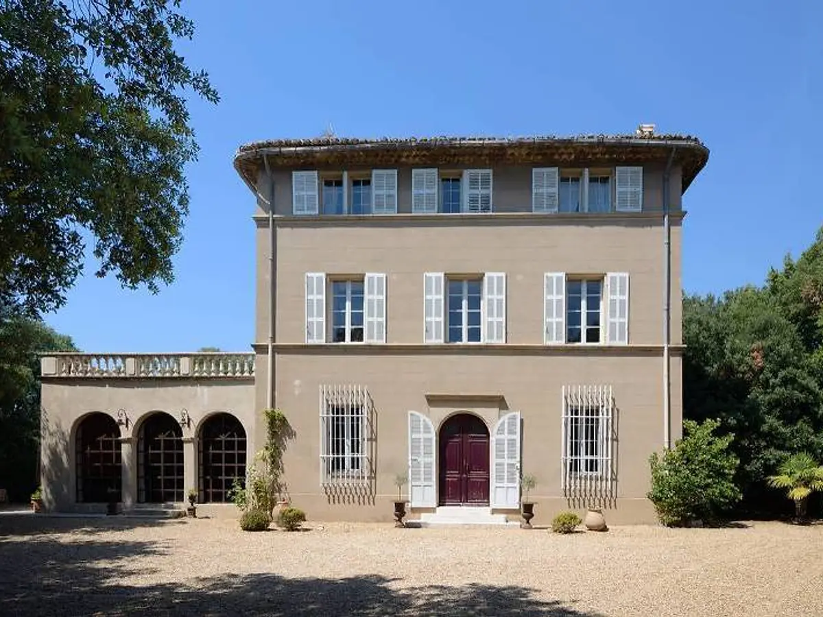 Dormir dans un château : Le Château d'Eoures et son parc aux chênes à Marseille © Château d'Eoures / Toploc