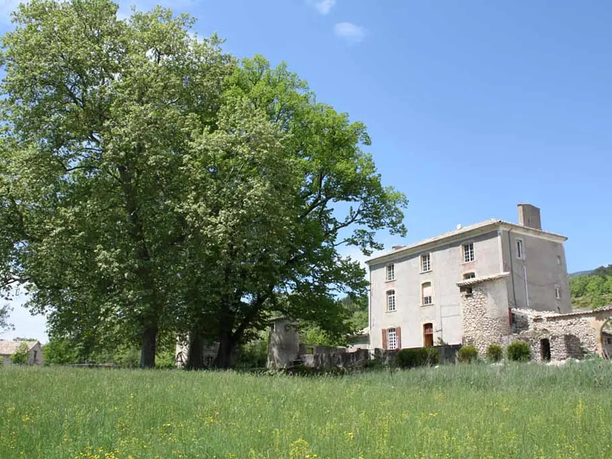 Dormir dans un chateau : Le Château de Noyers-sur-Jabon en Provence-Alpes-Côtes d'Azur © Toploc